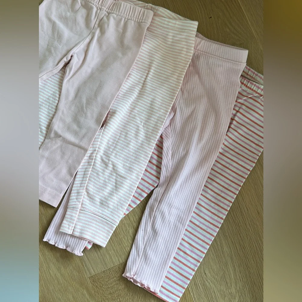 Four toddler leggings, varying brands, see video. Size 18-24m/ 2T - Picture 1 of 4